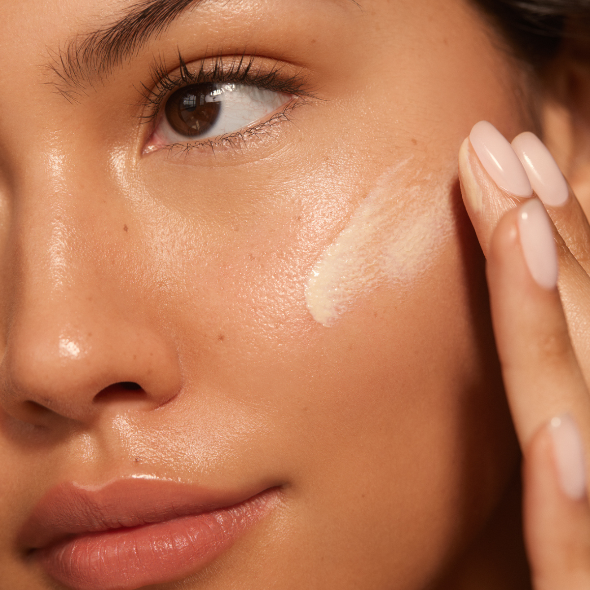 Nuda Solarglow™ Mineral Serum Sunscreen 7