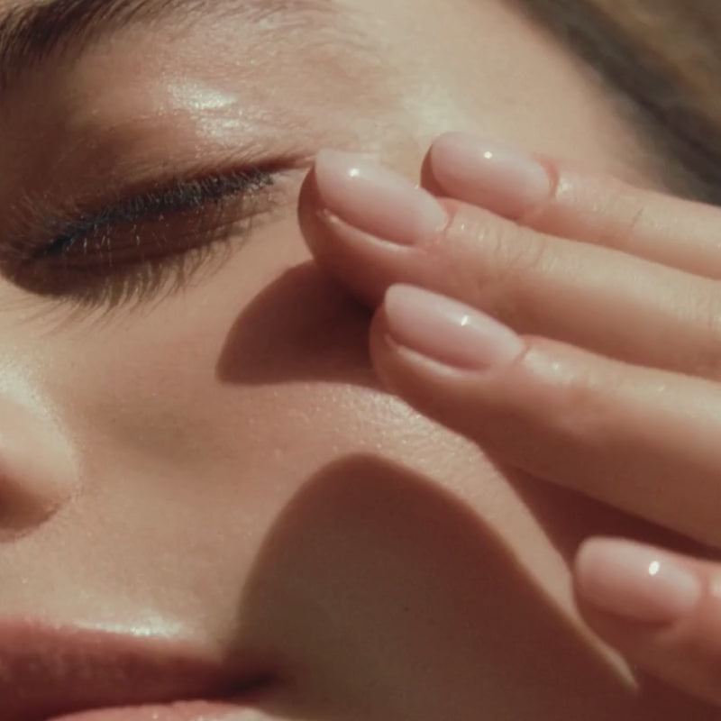 Nuda_Bronzing_Glow_Drops_Video